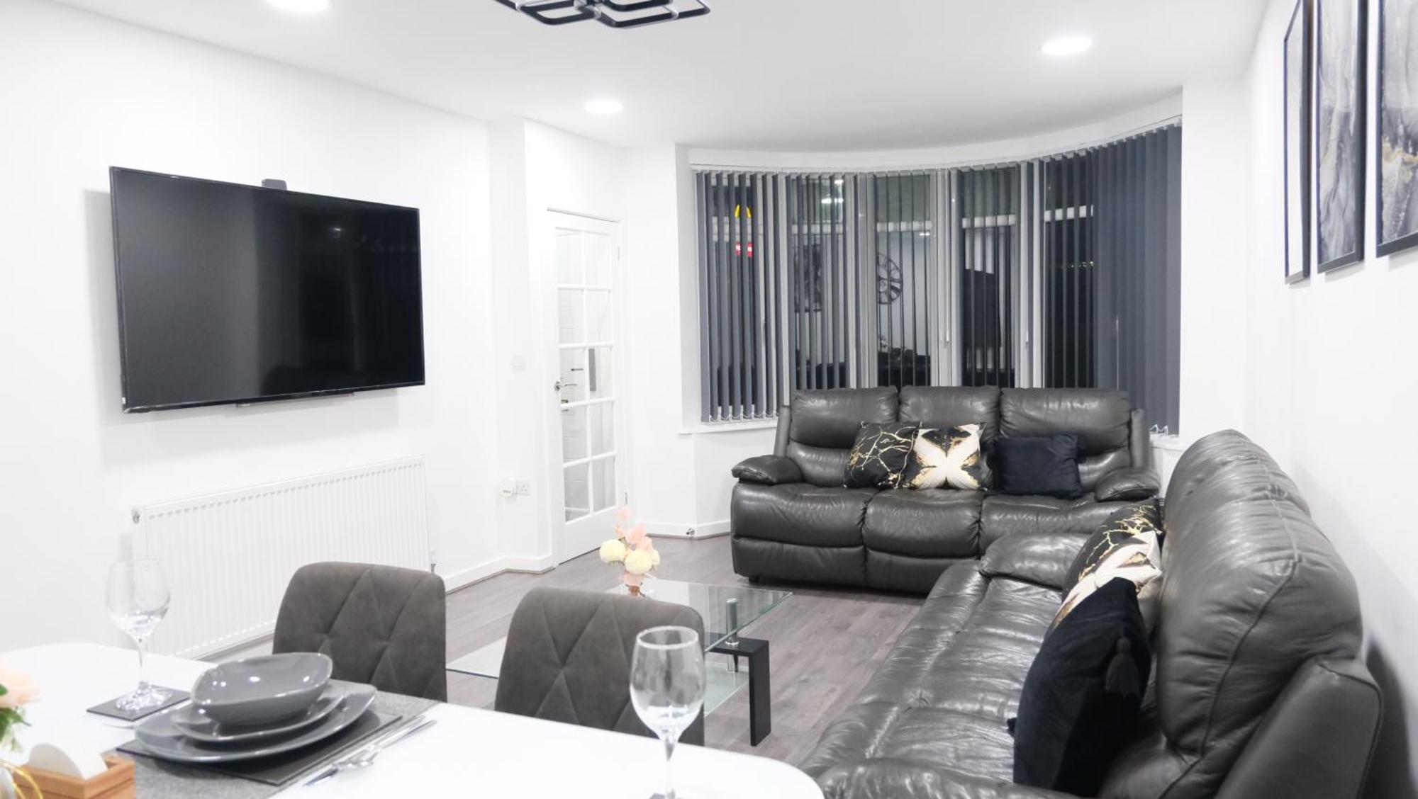 Etihcity - 3 Bedroom Semi - Free Parking Near Etihad Stadium, Tourist Attractions, Centre, Transport And Motorway Links Next To Mcdonald's - Sky N Netflix Casa de Férias Manchester
