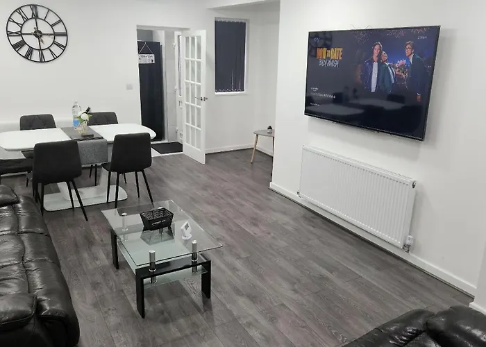 Etihcity - 3 Bedroom Semi - Free Parking Near Etihad Stadium, Tourist Attractions, Manchester City Centre, Transport And Motorway Links Next To Mcdonald\'S - Sky N Netflix